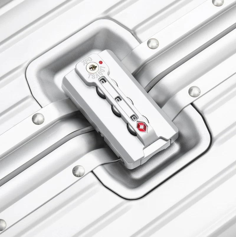 Body by Evara – Evara Luxe Aluminium Suitcase
