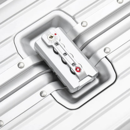 Body by Evara – Evara Luxe Aluminium Suitcase