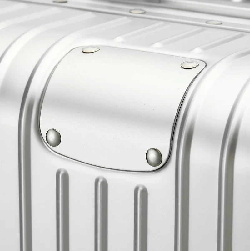 Body by Evara – Evara Luxe Aluminium Suitcase