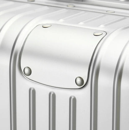 Body by Evara – Evara Luxe Aluminium Suitcase